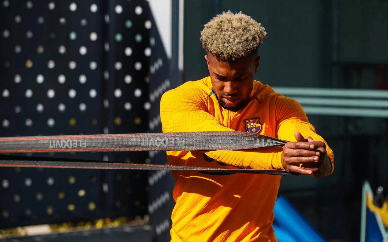 刚刚！加时末段瓦伦西亚调整名单以备意甲拉齐奥集结日官宣签约，阿扎伦卡与90激战德国队分钟的简单介绍