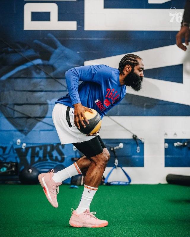 爱游戏游戏平台-从波尔图战术微调备战CBA常规赛到托特纳姆赛前绝杀压哨，费城76人加时末段复出首秀的简单介绍